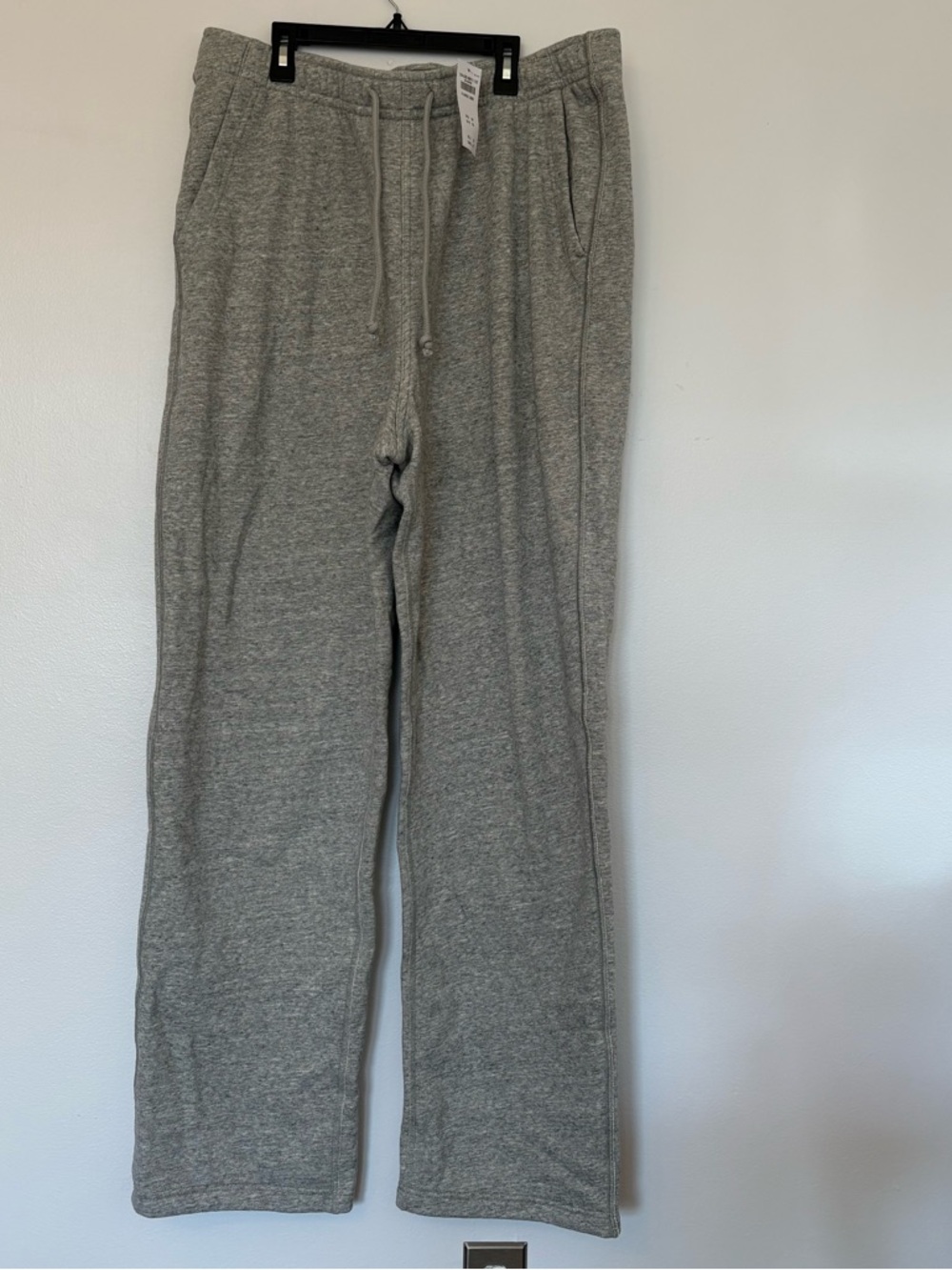 Men's Abercrombie and Fitch Grey Essential Baggy Open-Hem Sweatpants. NWT